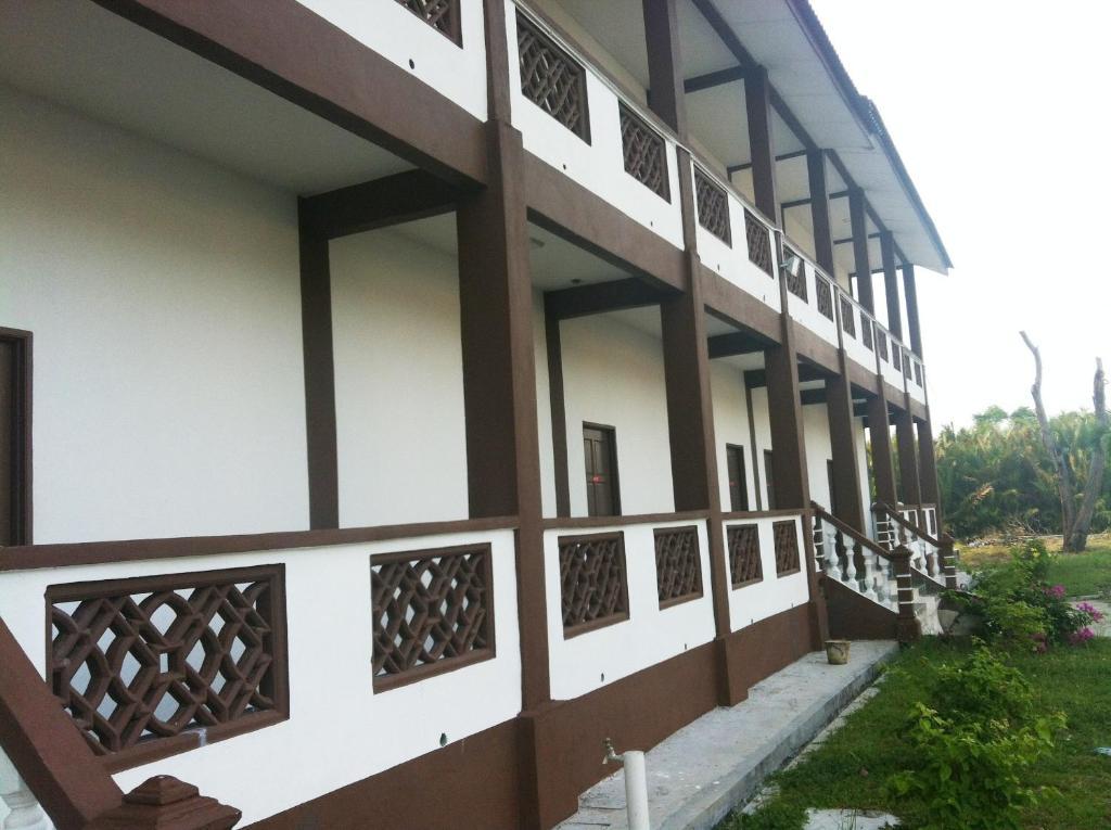 Home Beach Village Resort Kota Bharu Exterior photo